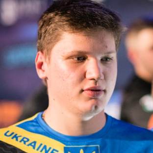 截止到上周为止，T1在联赛中的战绩为13胜1负 而这唯一的一负，正是输给了当时经历三连败的HLE