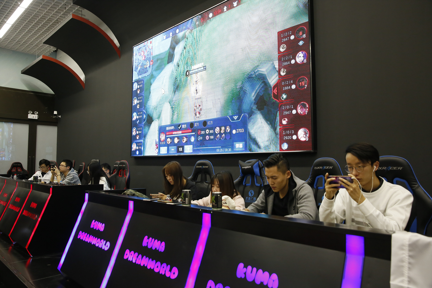 LPL春季赛今日海报比拼：RA-京疲力尽,WE-第十五战,TT-莫停歇