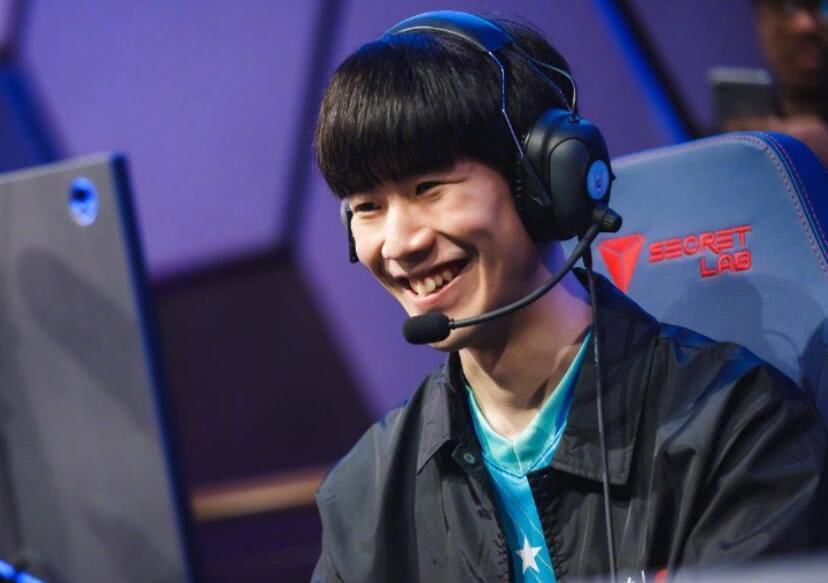 NAVI 击败 Imperial 在 Thunderpick 世界锦标赛 2025