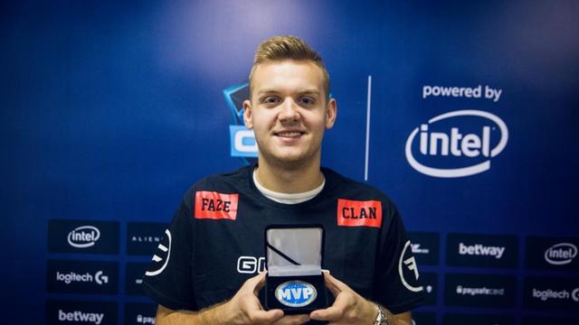 Uzi ：老头杯那个名单的人全参加我只能说那就是世界总决赛